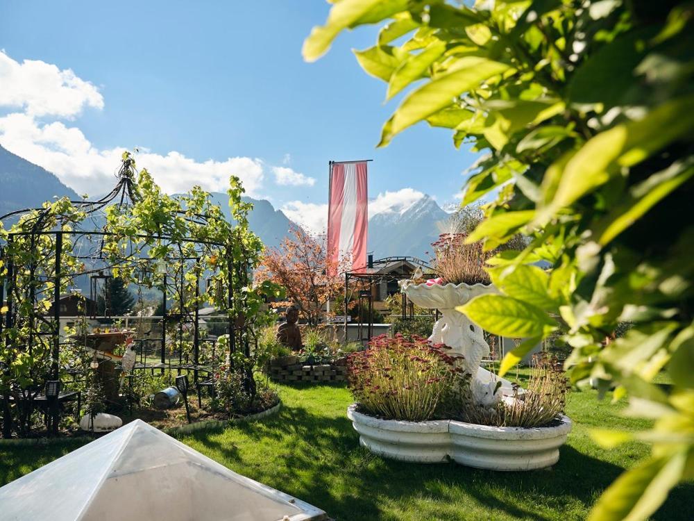 Hotel Garni Pinzgau, Bernd Huttl Neukirchen am Grossvenediger Exterior photo